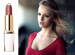 how to choose lipstick with burgundy dresses